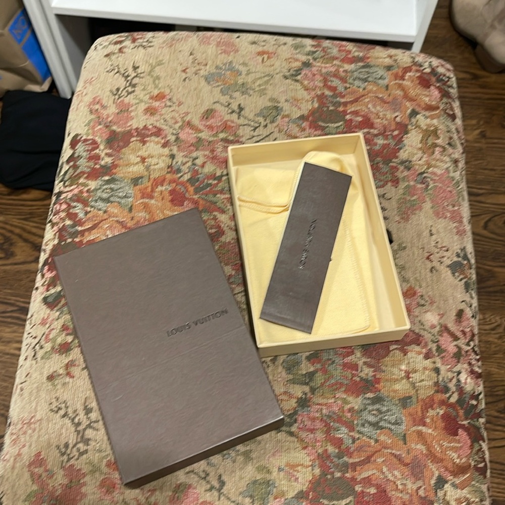 Louis Vuitton walet box